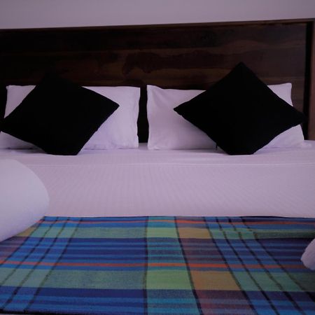 Red Chillies Tourist Inn 캔디 외부 사진