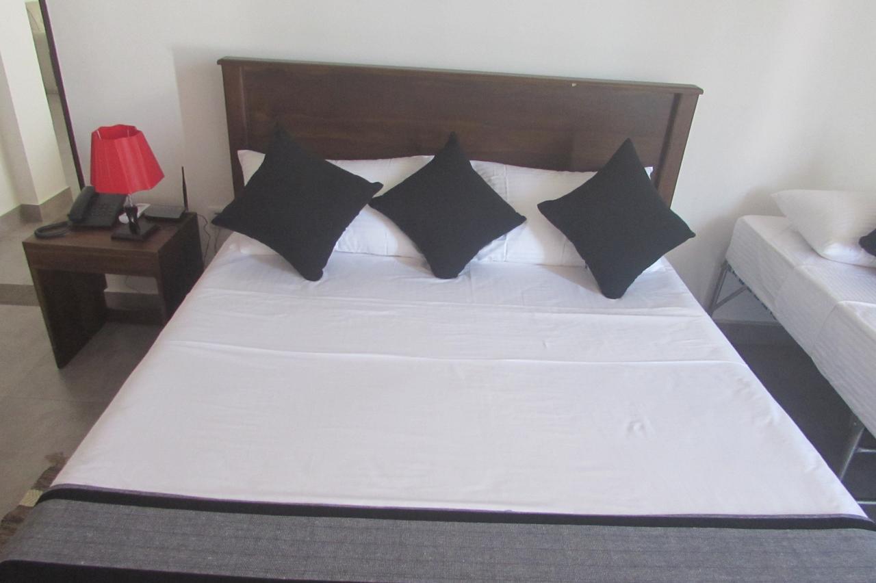 Red Chillies Tourist Inn 캔디 외부 사진
