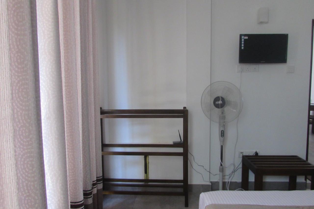 Red Chillies Tourist Inn 캔디 외부 사진