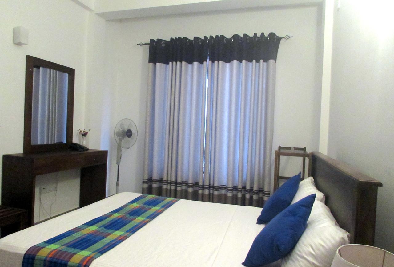 Red Chillies Tourist Inn 캔디 외부 사진