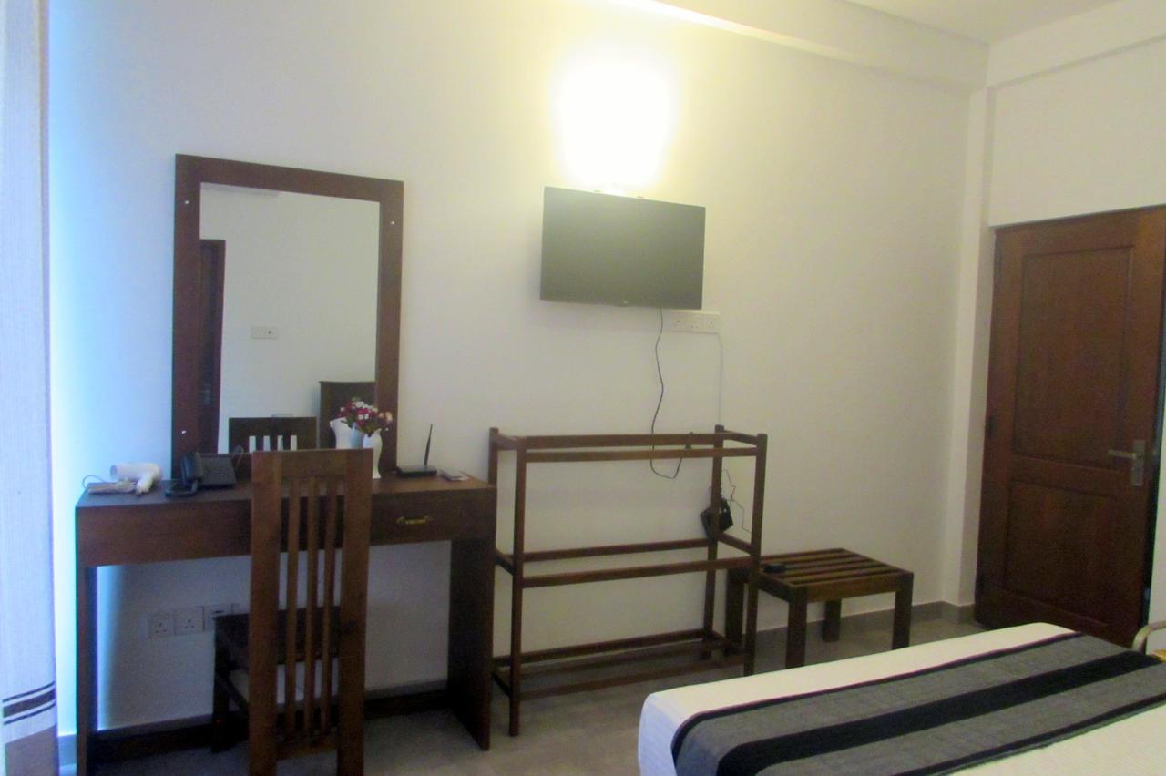 Red Chillies Tourist Inn 캔디 외부 사진