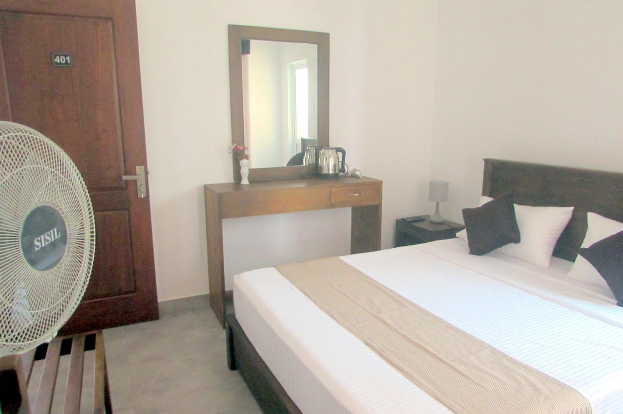 Red Chillies Tourist Inn 캔디 외부 사진