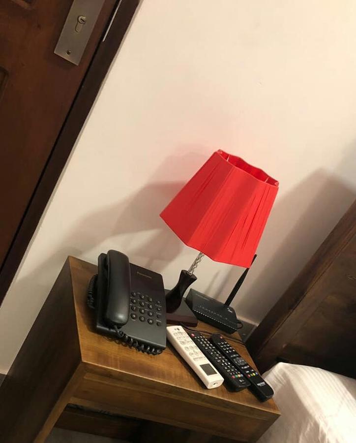 Red Chillies Tourist Inn 캔디 외부 사진