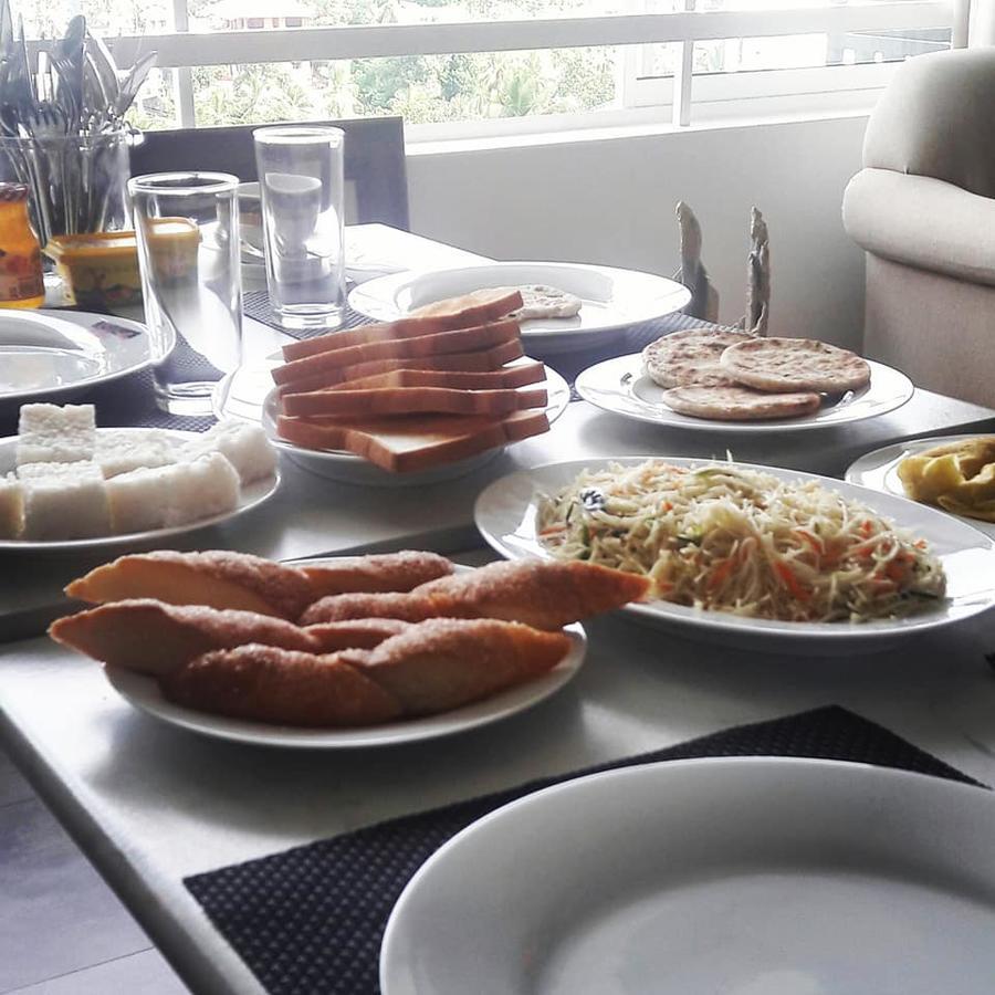 Red Chillies Tourist Inn 캔디 외부 사진