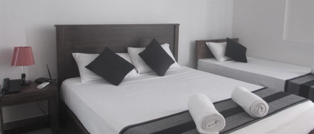 Red Chillies Tourist Inn 캔디 외부 사진
