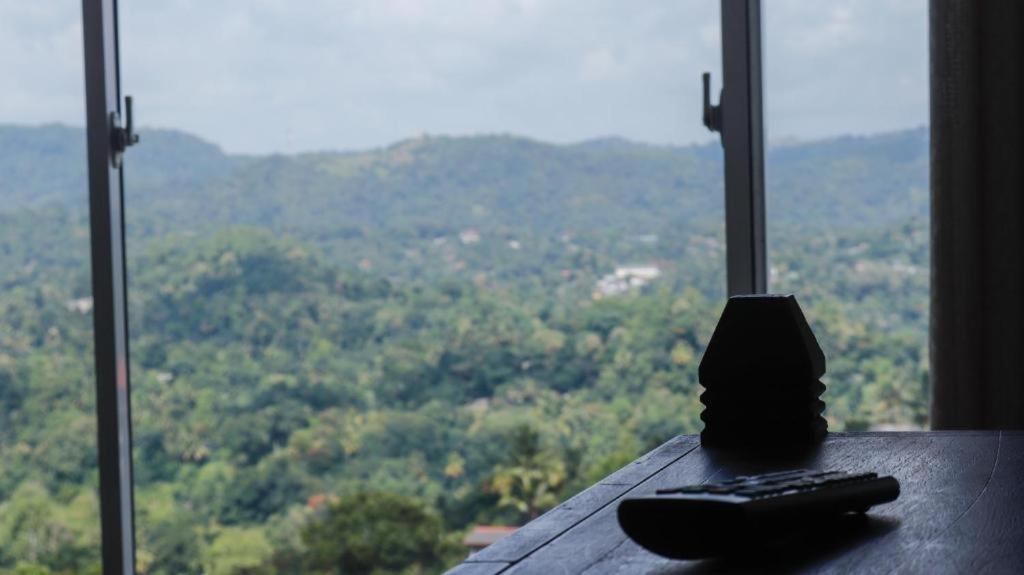 Red Chillies Tourist Inn 캔디 외부 사진